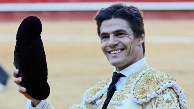 Pablo Aguado reaparece en León junto a El Fandi y Cayetano