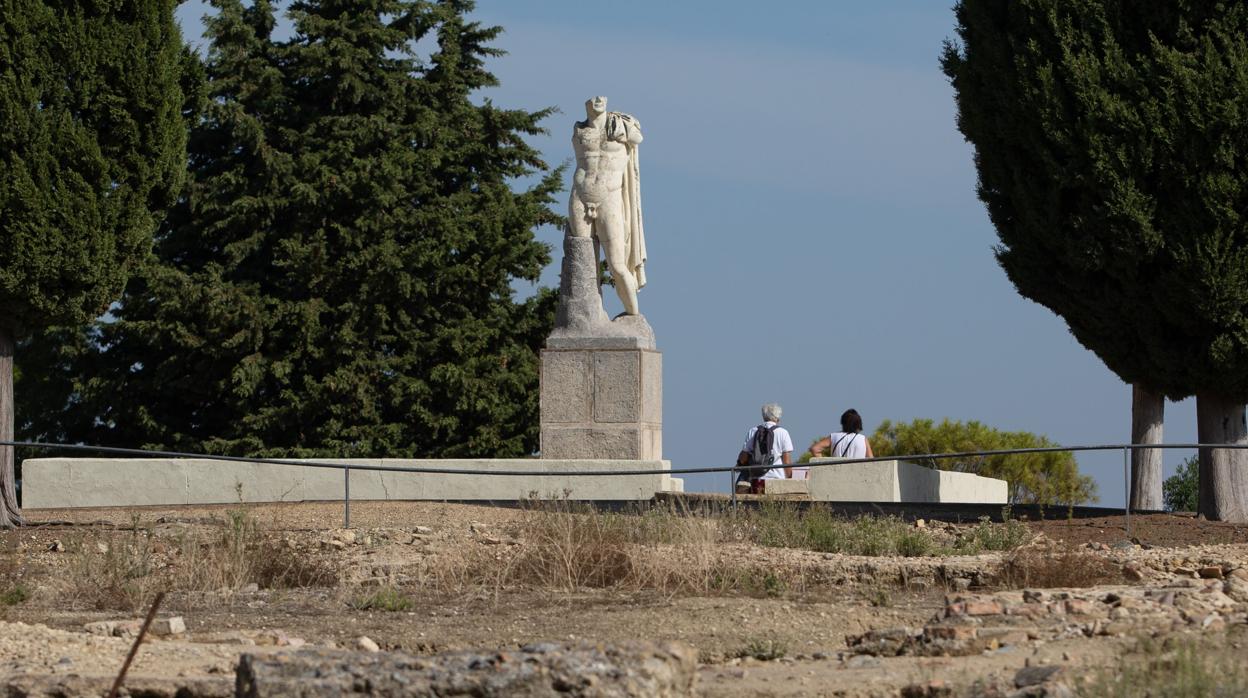 Escultura heroica colosal de Trajano en Itálica, que aspira a ser patromonio de la humanidad
