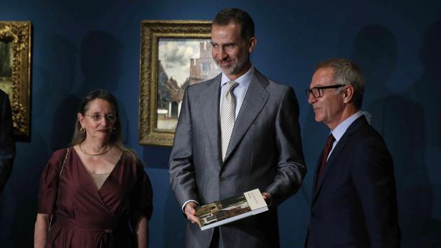 El Rey inaugura la muestra de Velázquez, Rembrandt y Vermeer en el Museo del Prado