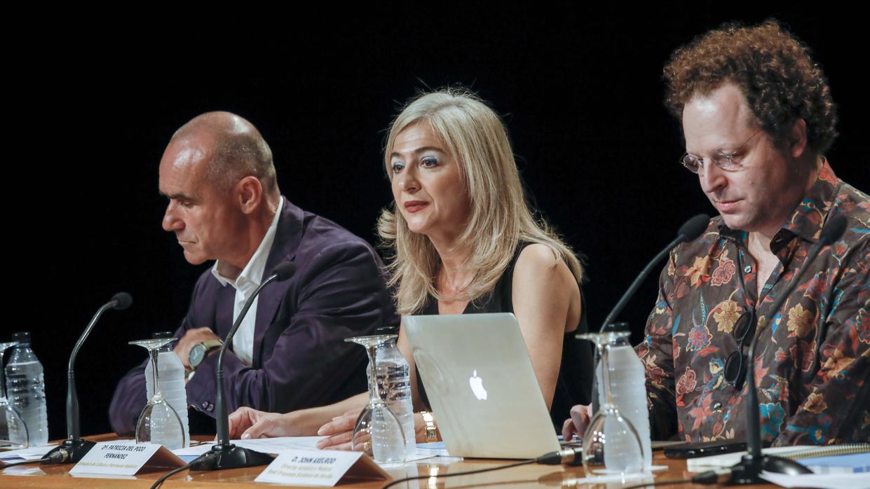 Antonio Muñoz, Patricia del Pozo y John Axelrod este martes en el Teatro de la Maestranza