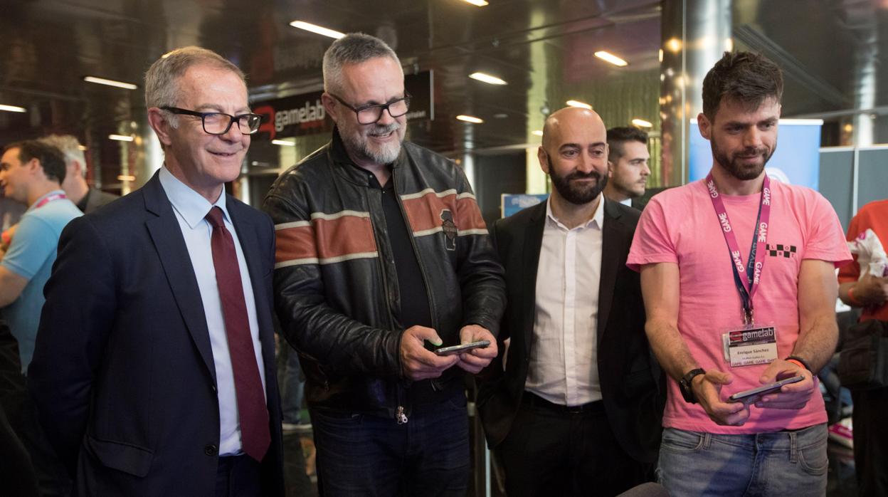 José Guirao, Gonzalo Suárez «Gonzo» e Iván Fernández, director del Gamelab