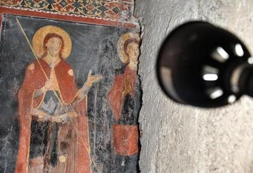 El misterioso fresco medieval oculto tras una pared de una iglesia de Roma durante 900 años
