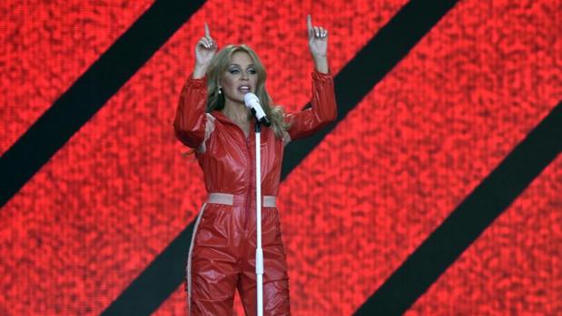 El emotivo y triunfante regreso de Kylie Minogue a Glastonbury 14 años después de su cáncer de mama