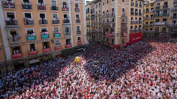 El Chupinazo de San Fermín 2019, en directo: trifulca en el Ayuntamiento por la ikurriña de Bildu