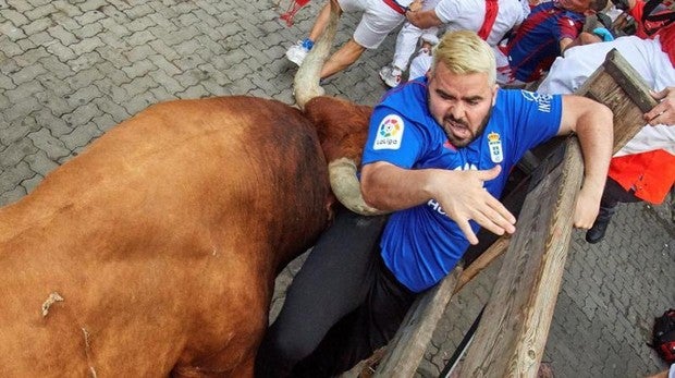 Un «rabanero» de 640 kilos pone el peligro en el último encierro de los Sanfermines