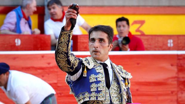 Oreja a Javier Castaño con muy serios toros de Escolar en los Sanfermines