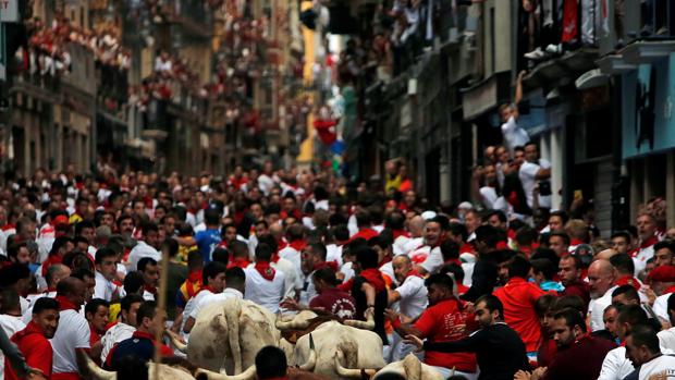 Encierro de San Fermín de hoy, vídeo en directo desde la curva de Mercaderes con Estafeta