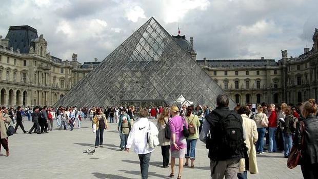 El Louvre apuesta por la reserva previa para combatir el colapso