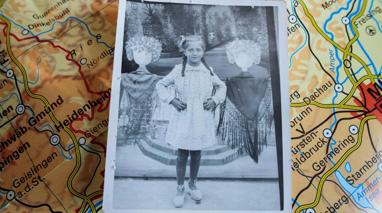 Foto de Paquita González, Jourdà como apellido de casada, que le hicieron de niña, una de las escasas posesiones que le confiscaron a su padre, Francisco, cuando ingresó en un campo de concentración nazi