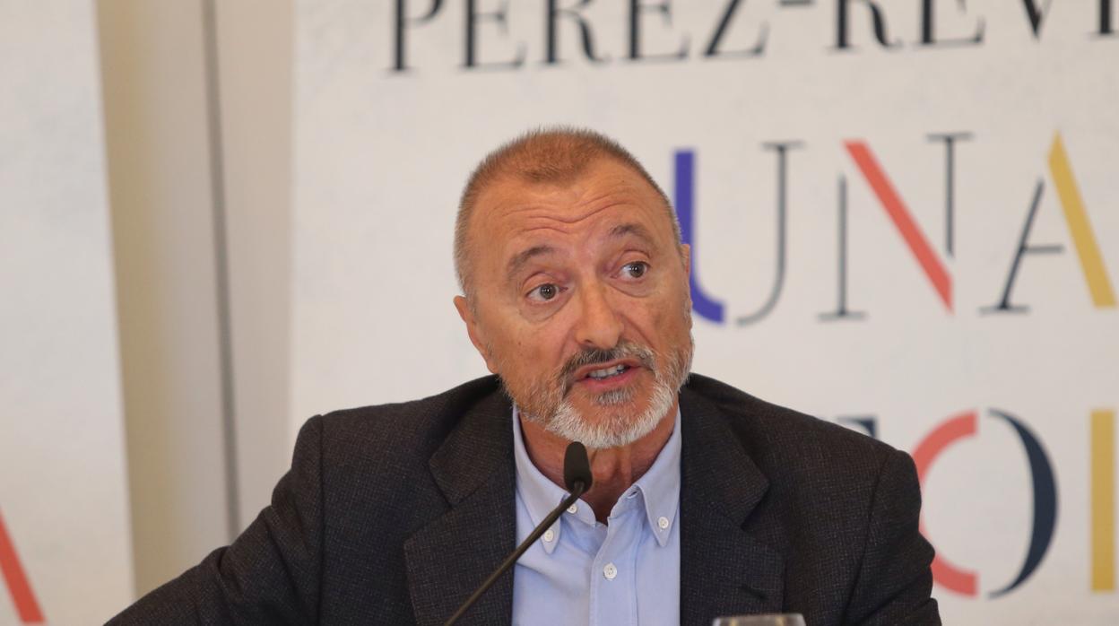 El novelista Arturo Pérez-Reverte