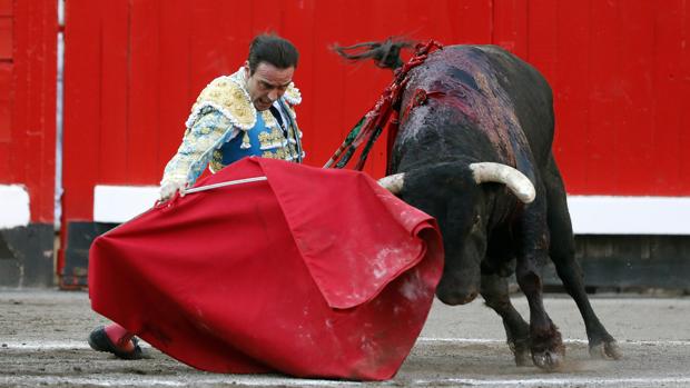 Directo: Ponce, Urdiales y Ginés Marín, con los toros de Zalduendo en Bilbao