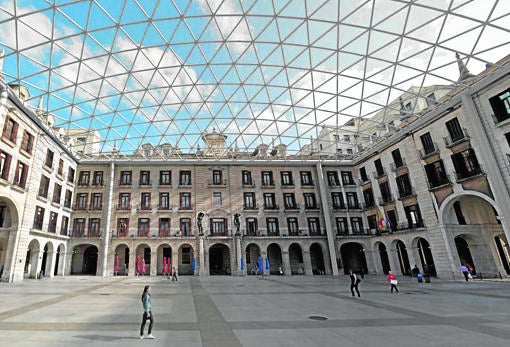 En la Plaza Porticada de Santander nació el Festival Internacional de Santander. En 1996 surgió la Asociación Cultural Plaza Porticada