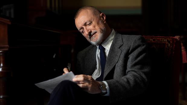 Arturo Pérez-Reverte revela qué tramas literarias baraja ya tras su última novela