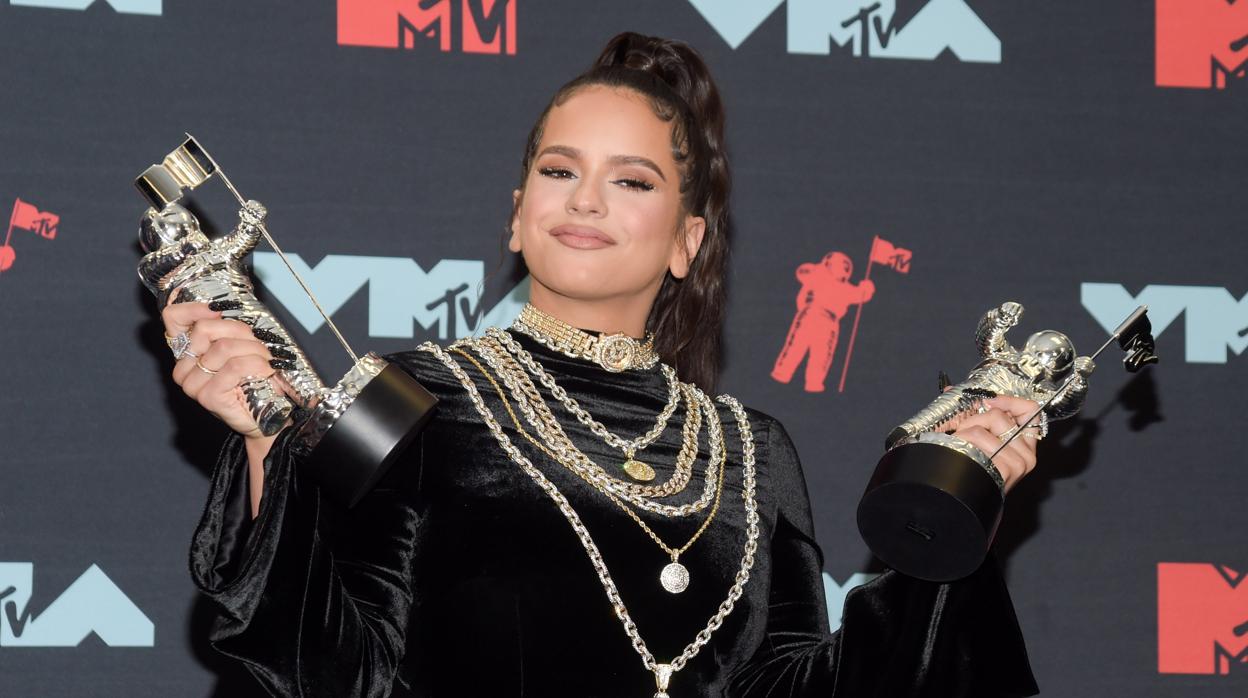 Rosalía con sus premios MTV