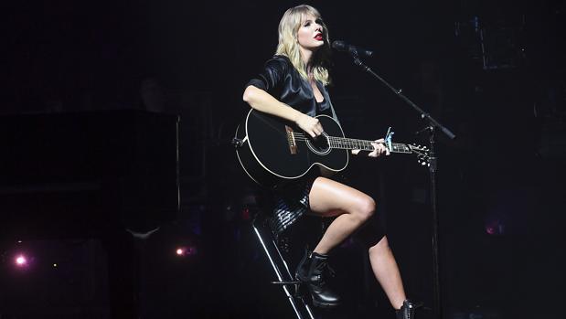 Taylor Swift barre en París celebrada como «ciudad del amor»