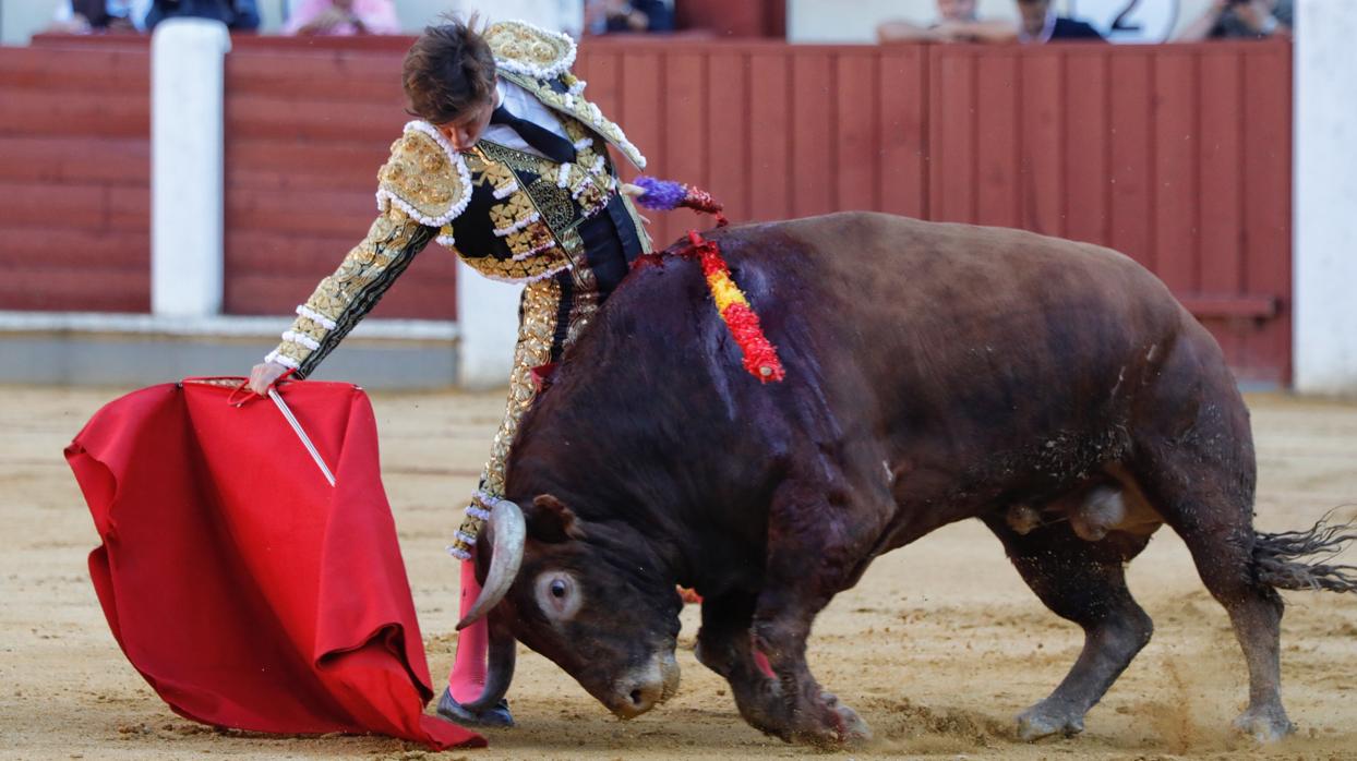 El Juli, en un derechazo de mano baja