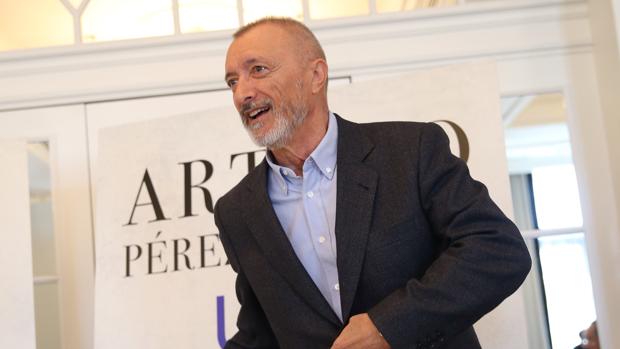 Los demoledores tuits de Pérez-Reverte contra quien le llama fascista