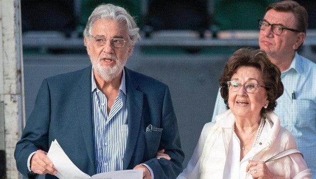 La Ópera de Los Ángeles invita a sus empleados a hablar sobre Plácido Domingo