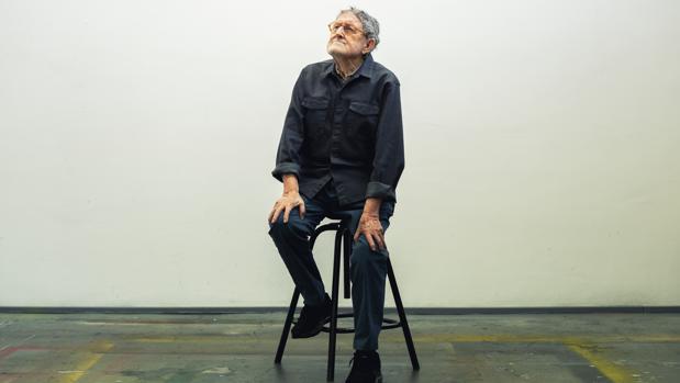 Juan Genovés: «Cuando dejemos de hablar en clave de buenos y malos, “El abrazo” se habrá completado»