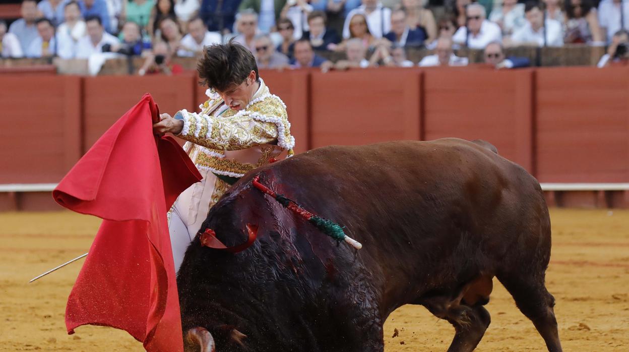 Ángel Jiménez, en un pase de pecho