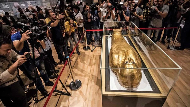 El triunfal regreso a Egipto del sarcófago dorado del sacerdote Nedjemankh