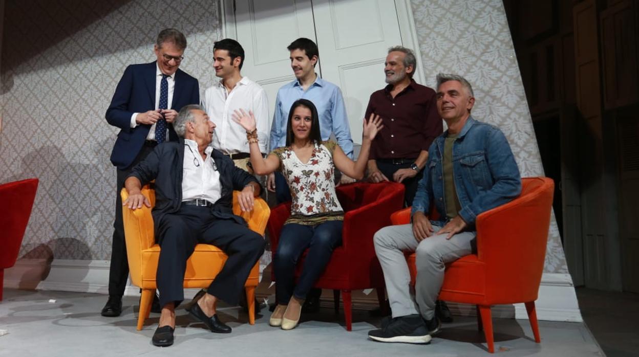 Los directores y el reparto de este «Don Pasquale» este martes en el escenario