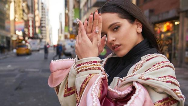 Rosalía defrauda al indepentismo catalán por no hacer campaña para su causa, según «The New York Times»