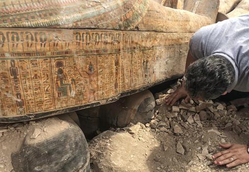 Hallan veinte sarcófagos intactos y sellados del Antiguo Egipto en la necrópolis de Asasif