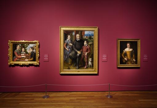 De izquierda a derecha, "La partida de ajedrez", "Retrato de familia" y "Bianca Ponzoni", tres cuadros de Sofonisba Anguissola