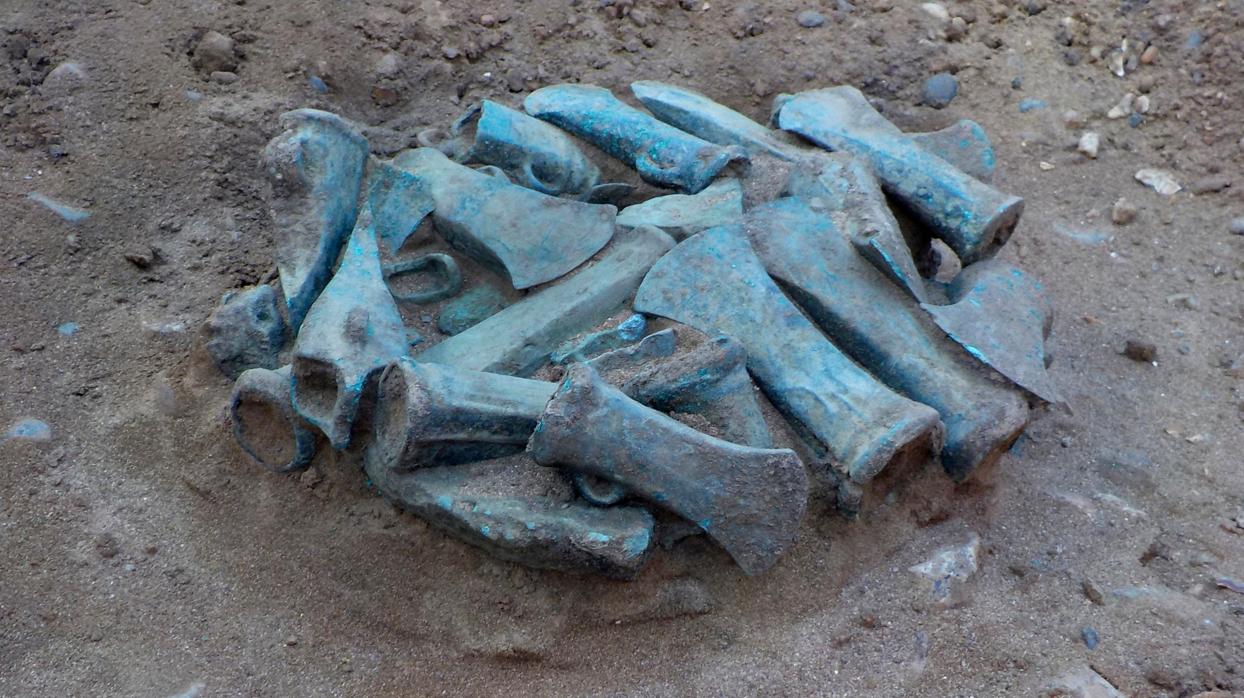 Los misterios que rodean al tesoro de la Edad de Bronce enterrado en la orilla del Támesis