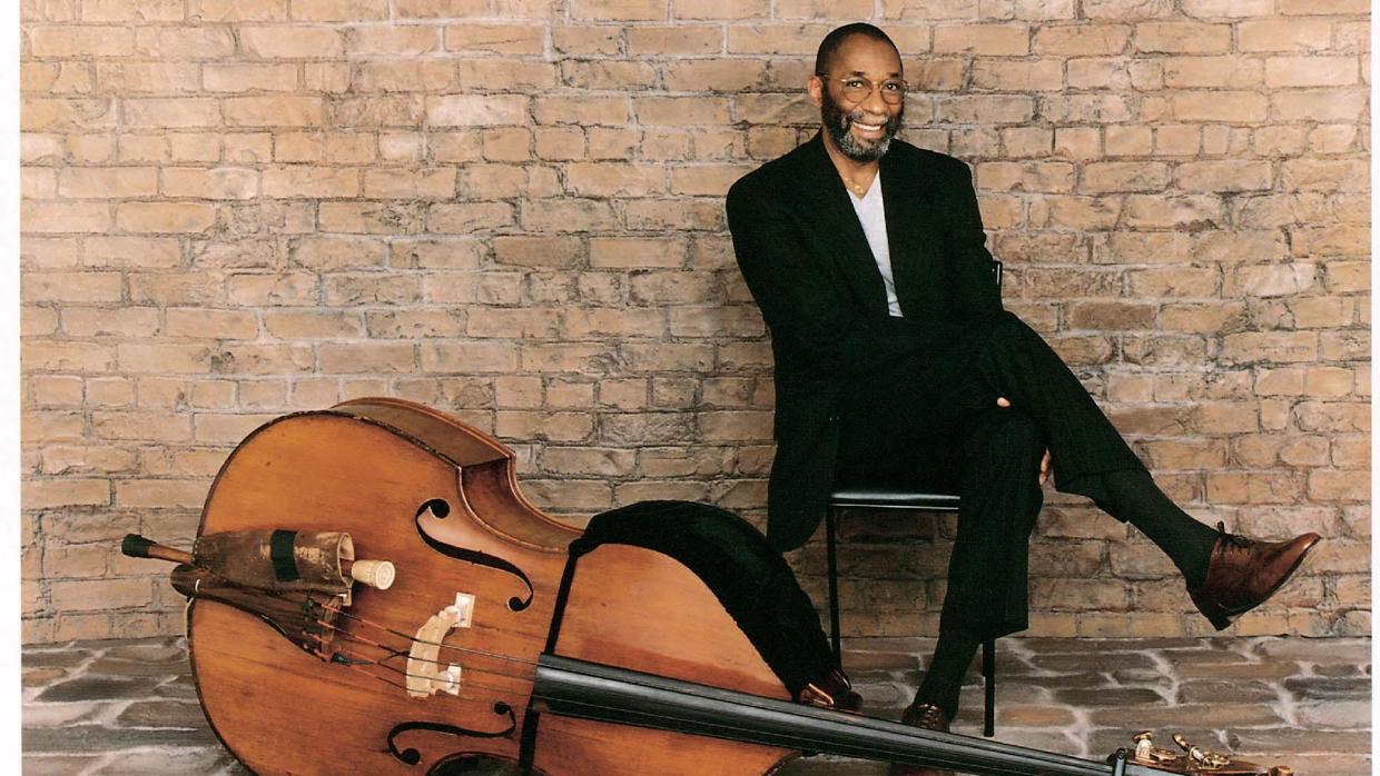 Ron Carter, músico de una de las formaciones históricas de Miles Davis, actúa el 16 de noviembre en la Sala Clamores