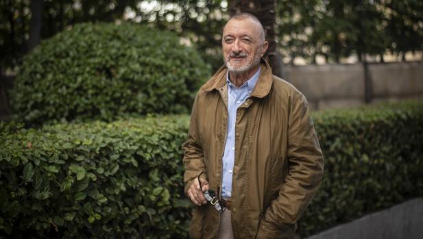 «O me mata, o lo mato», la vergüenza torera de Espartaco que desvela Pérez-Reverte