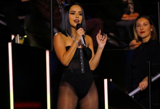 La cantante Becky G durante su actuación