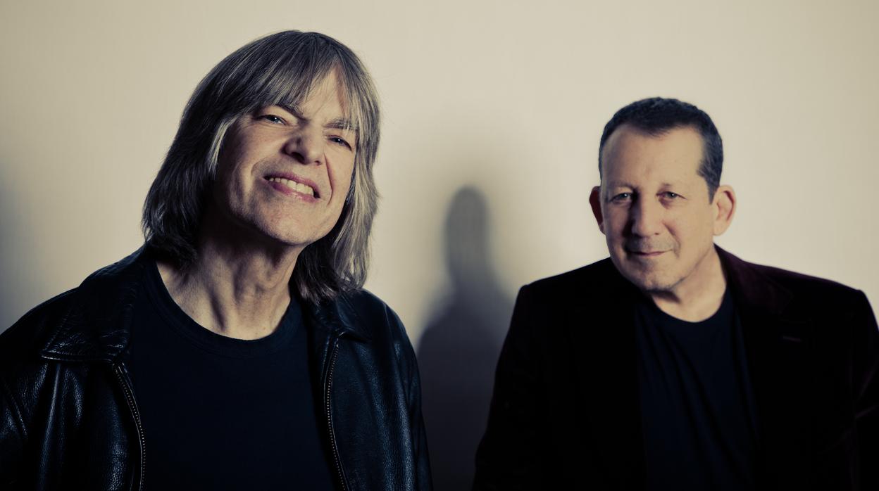 Mike Stern (izquierda), junto a Jeff Lorber