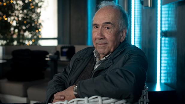 Joan Margarit: «A los viejos que nacimos durante la guerra este país aún nos da miedo»