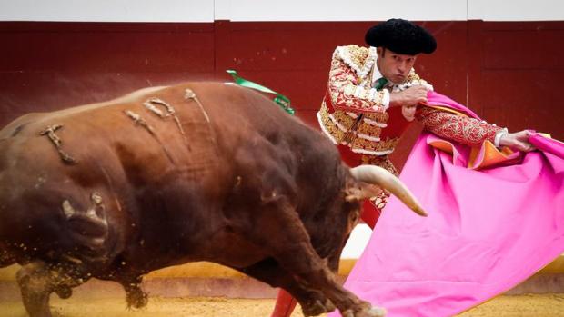 Tres orejas para la tormenta de torería de Antonio Ferrera en Guadalajara