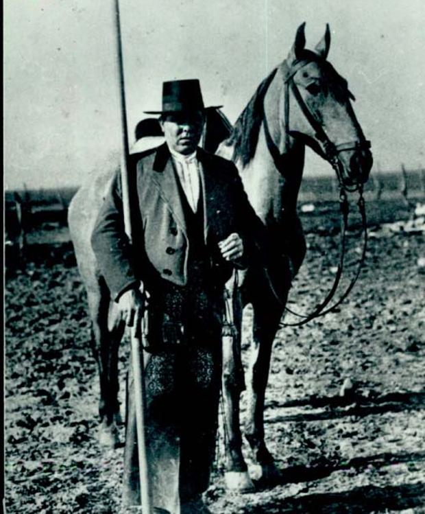 Fernando Villalón, el poeta que se arruinó buscando toros de ojos verdes