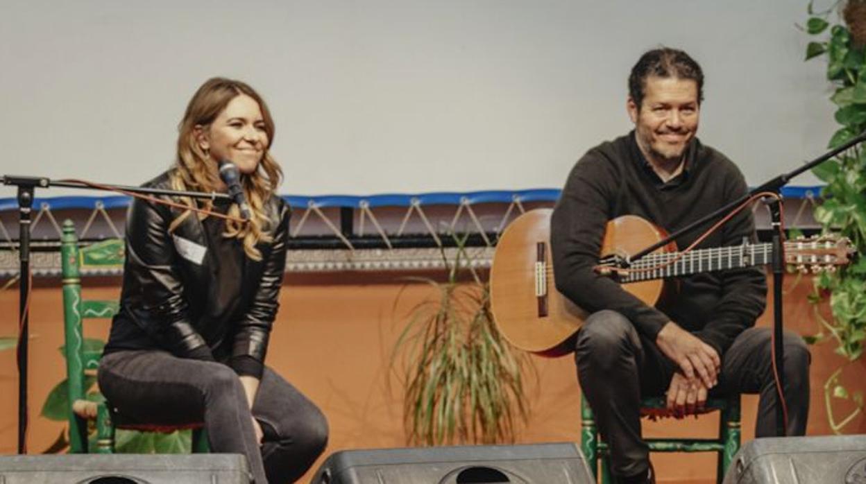 Rocío Márquez cantando en el Centro Penitenciario Sevilla I