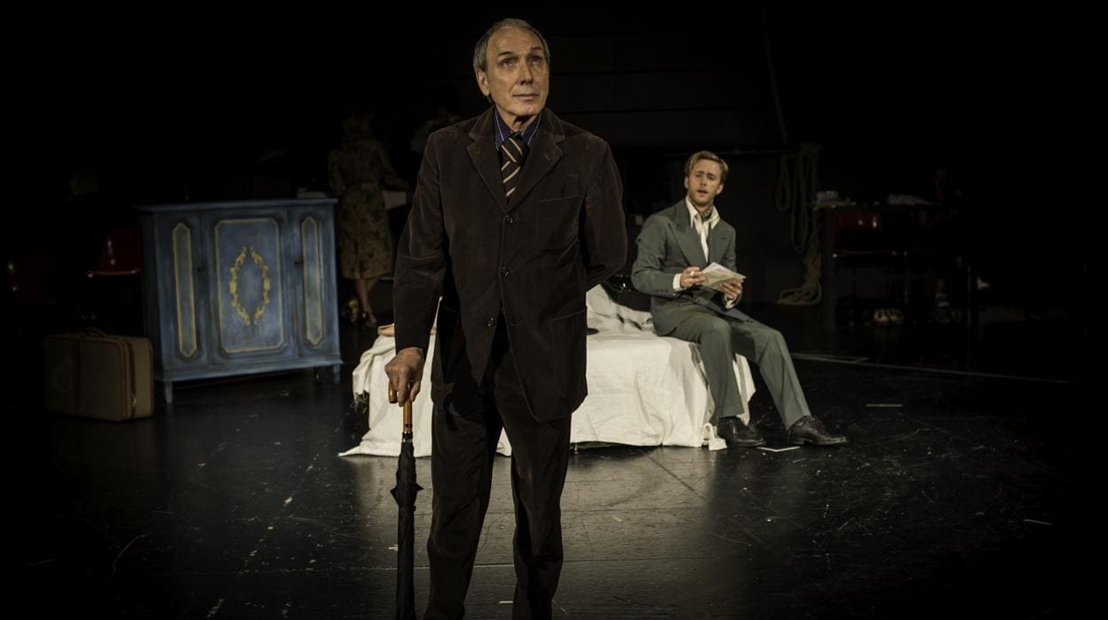 Eusebio Poncela en una escena de «El sirviente»
