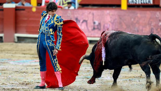 Sebastián Castella sale a hombros en el cierre de la Feria de Lima