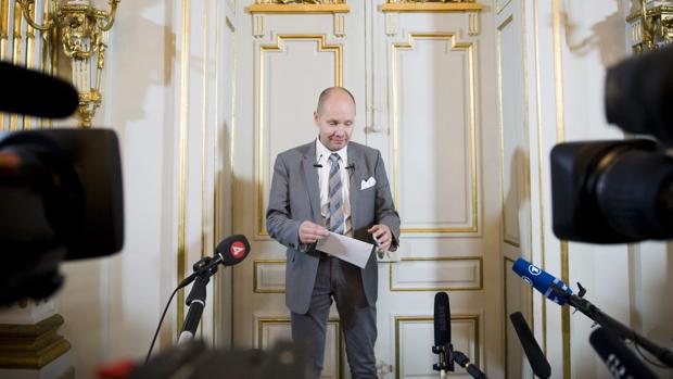 El exsecretario de la Academia sueca abre un poco más la fractura en los premios Nobel