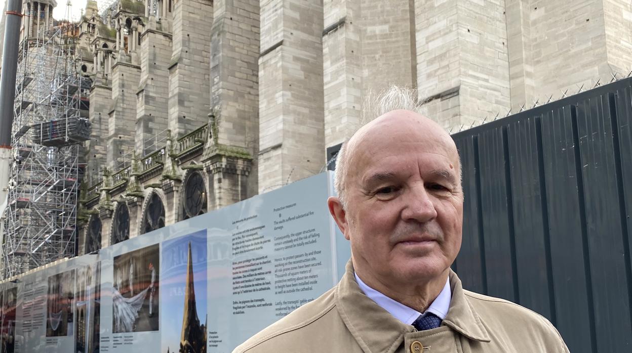 El general Jean-Louis Georgelin, presidente del Ente público responsable de la reconstrucción de Notre Dame de París