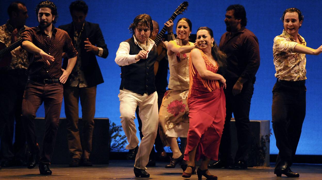 El bailaor alcalareño Javier Barón, en pleno baile, durante un espectáculo