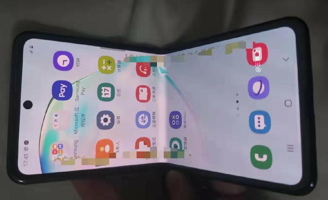 Imagenes filtradas en la red social del Weibo de un prototipo de teléfono plegable de Samsung