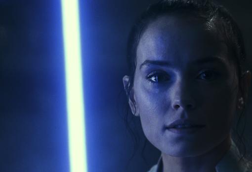 Primer plano de Daisy Ridley en el último episodio de Star Wars