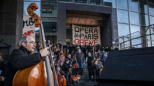 El personal de la Ópera de París, en huelga para mantener sus jubilaciones entre los 42 y los 60 años