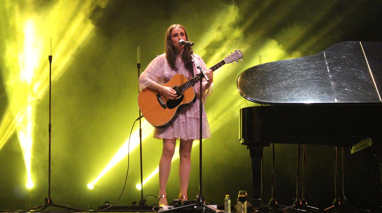 Zahara dejó una grata impresión en su concierto de anoche en el Cartuja Center Cite