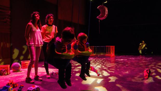 «Si yo fuera madre», teatro sevillano sobre la maternidad con dos bebés en escena