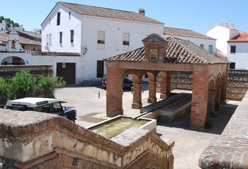 Fuente del Concejo, obra del arquitecto Aníbal González, en Aracena