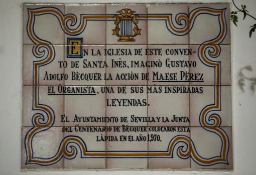 Azulejo conmemorativo de la leyenda de Bécquer en Santa Inés